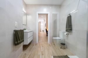 Koupelna v ubytování Elegante loft en Almería con zona de trabajo + 32 fotografií