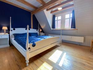 Postel nebo postele na pokoji v ubytování Das Depot - zentral Wohnen in Naumburg + 16 fotografií