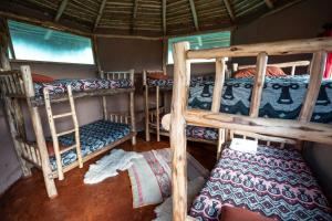 Ένα ή περισσότερα κρεβάτια σε δωμάτιο στο Pachamama Hampina Wasi Ancestral Center +30 φωτογραφίες