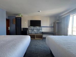 Postel nebo postele na pokoji v ubytování Broad St Inn Renovated Rooms