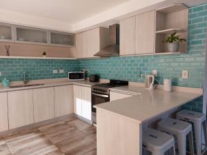 Η κουζίνα ή μικρή κουζίνα στο Casa alquiler temporal Santa Clara del Mar +9 φωτογραφίες