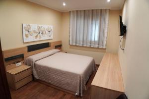 Μια τηλεόραση ή/και κέντρο ψυχαγωγίας στο Hospedaje Casa Ribeira Sacra