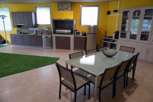 a kitchen and dining room with a table and chairs at Casa Ribeira Sacra in Chantada