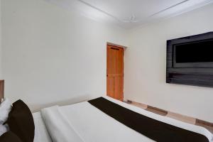 Giường trong phòng chung tại Hotel O KK