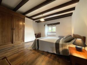 Una cama o camas en una habitación de Gohanetxea