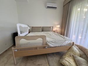 Una cama o camas en una habitación de Condo 1bdr 1bth 521