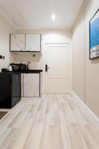 Η κουζίνα ή μικρή κουζίνα στο Quiet studio in Olaya with self check-in 219