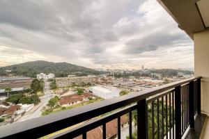 a balcony with a view of a city at Elyseés Residencial Flipchave ELY000 in Joinville