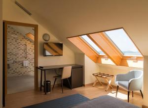a room with a desk and chairs in a attic at Pousada A Lanzada in A Lanzada