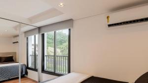 a bedroom with a bed and a balcony at Compact Loft Residencial Flipchave CLO000 in Boa Vista