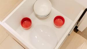 a white table with two red bowls and a toilet at Compact Loft Residencial Flipchave CLO000 in Boa Vista +14 photos