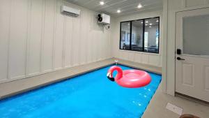 Bassein majutusasutuses Splashing Views või selle lähedal