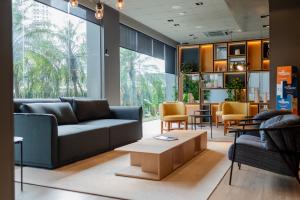 a living room with a couch and a table at ibis Navegantes Itajai in Itajaí