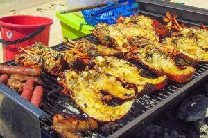 Φαγητό σε αυτό το πλωτό κατάλυμα ή κάπου εκεί κοντά