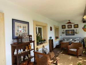 a living room filled with furniture and a couch at La Casa de Luna Lunera in Córdoba