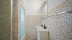 Koupelna v ubytování Vila Suveranii + 84 fotografií