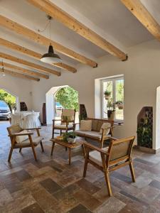 a living room with a table and chairs at Villa S'Olia in Villa Gorizia