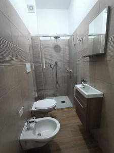 Ένα μπάνιο στο D&Dhome +8 φωτογραφίες