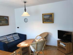 Μια τηλεόραση ή/και κέντρο ψυχαγωγίας στο Ferienwohnung EG rechts