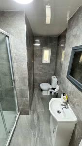 Ένα μπάνιο στο Cardiff Studio Escape with Balcony and WiFi