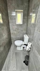 Ένα μπάνιο στο Cardiff Studio Escape with Balcony and WiFi