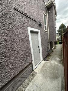 Budova, kde se apartmán nachází + 1 fotografie