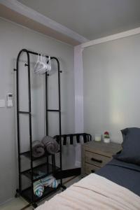 Giường trong phòng chung tại Coqui Tiny House - Unit 1