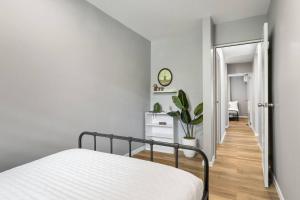 Postel nebo postele na pokoji v ubytování Vagones del Rio - River Access