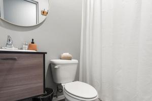 Koupelna v ubytování Vagones del Rio - River Access + 60 fotografií