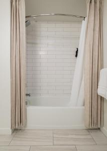 Koupelna v ubytování The Slate Luxury Capitol View DOCO Golden 1 + 78 fotografií