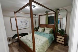 a bedroom with a four poster bed and a mirror at Modern Stylish Comfort Near Casino and Hwy in East Hazel Crest