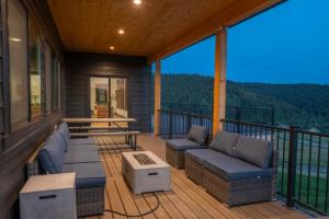 Balkón nebo terasa v ubytování Trails End Lodge + 5 fotografií
