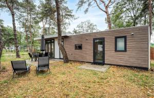 a modular home with a table and chairs in a yard at 2 Bedroom Stunning Home In Hellendoorn in Hellendoorn +18 photos