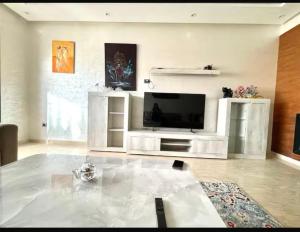 Μια τηλεόραση ή/και κέντρο ψυχαγωγίας στο Marco