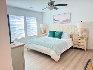 a bedroom with a bed and a ceiling fan at Modern Luxury House 3B&4B House 30 mins DTLA in Baldwin Park +26 photos
