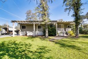 a white house with trees in the yard at Mtn Gate Guest House about 6 Mi to Shasta Lake! in Shasta Lake