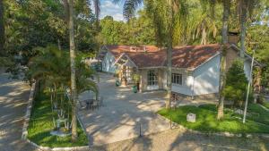 an aerial view of a house with a yard at B Homy Hotel Fazenda APM in Caieiras