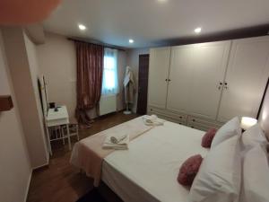 Ένα ή περισσότερα κρεβάτια σε δωμάτιο στο Αρσινόη apartments 3