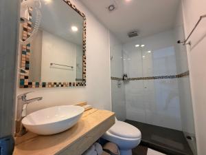 Ένα μπάνιο στο Hotel Summer Frente Al Mar +23 φωτογραφίες