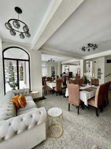 a living room with a couch and a dining room at Oana Boutique C D I in Bran