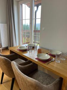 Φωτογραφία από το άλμπουμ του Bright apartment with balcony and view of Medvědín σε Golčŭv Jeníkov