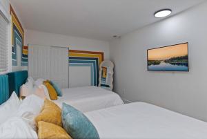 Postel nebo postele na pokoji v ubytování Kissimmee Retreat with Jacuzzi and Games