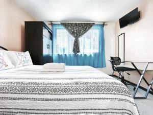 a bedroom with a large bed and a window at Nice bedroom at 5 min Mexico City Airport T1 & T2 in Mexico City