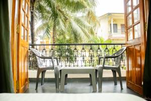 Μπαλκόνι ή βεράντα στο Tropical 1BHK Apartment by Déjà Vu Stays