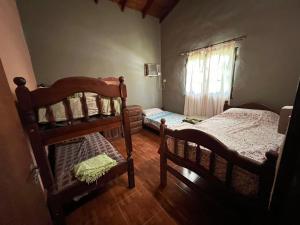 a bedroom with two bunk beds and a window at Hermoso Chalet con pileta frente al rio in Paso de la Patria +28 photos