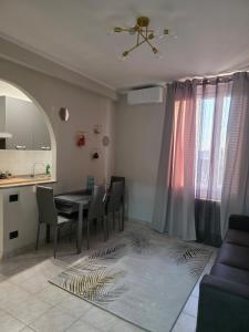 Η κουζίνα ή μικρή κουζίνα στο Manzoni 2 - THE V Collection Apartment