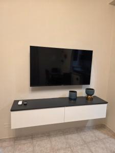 Μια τηλεόραση ή/και κέντρο ψυχαγωγίας στο Manzoni 2 - THE V Collection Apartment