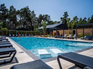 Bazén v ubytování Apartment in Eindhoven near City Center nebo v jeho okolí