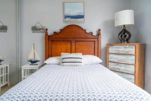 Postel nebo postele na pokoji v ubytování Coral 17 Costa Brava Condo, Pool, 5 Min from Beach + 24 fotografií