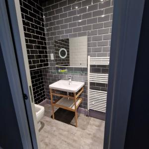 a bathroom with a sink and a toilet at Gorgeous Town Centre 3-Bed 2-Bath Apartment Parking Available in Harrogate